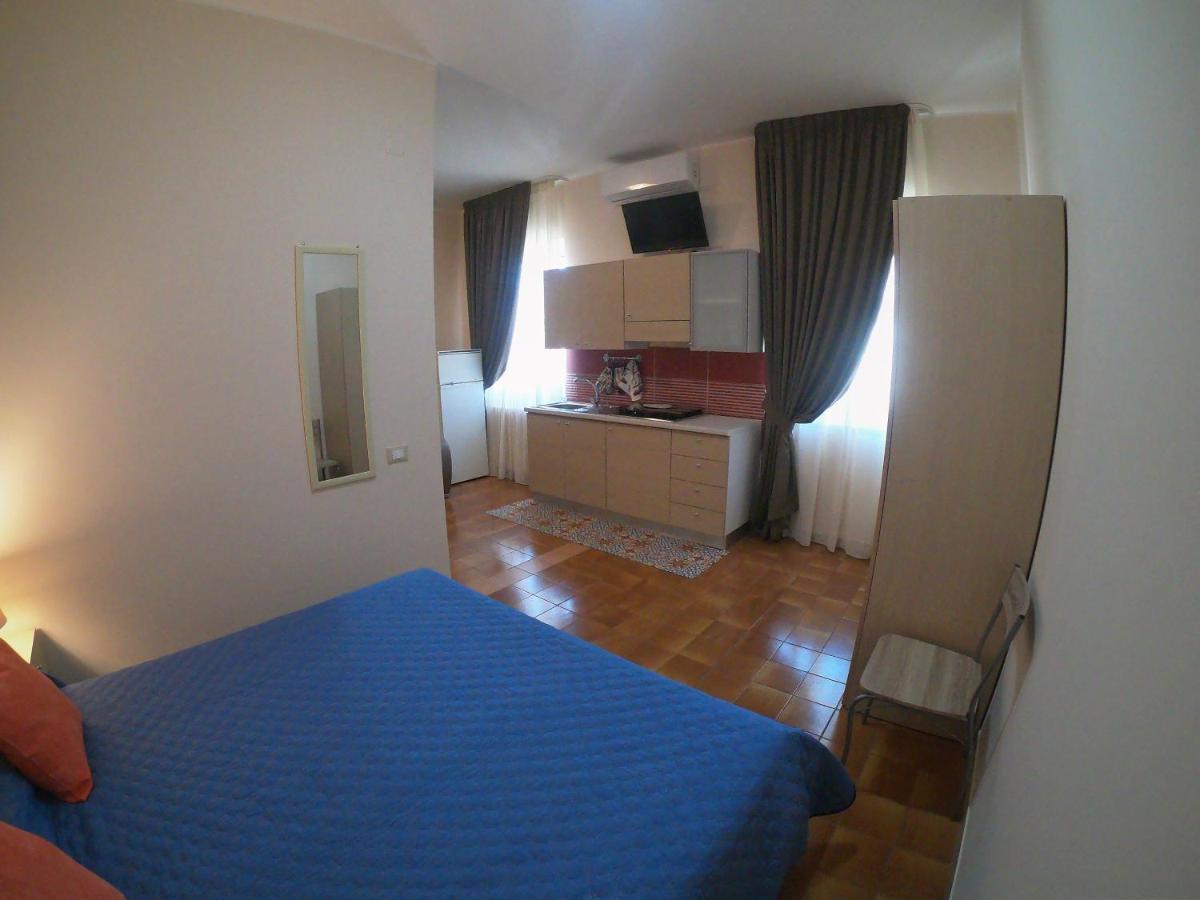Le Stanze Di Ricci - Affittacamere Low Cost Lesina Exterior foto